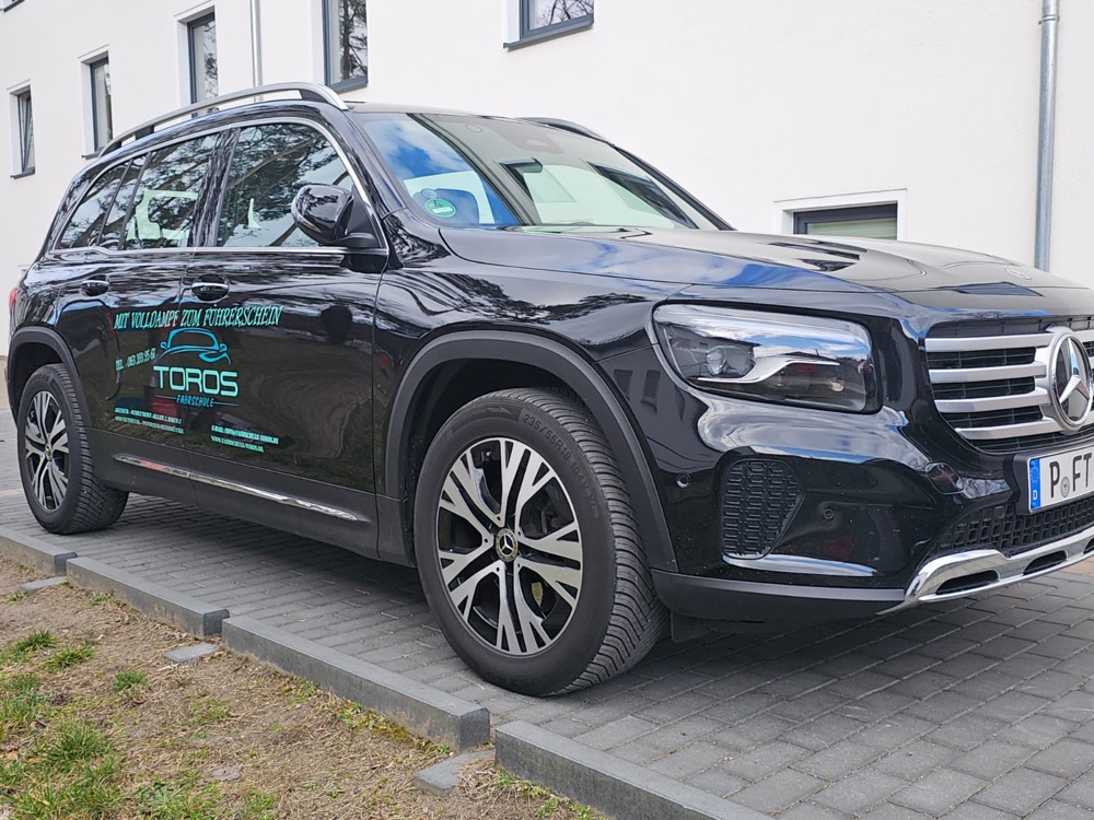 Mercedes GLB (Automatik) der Fahrschule Toros