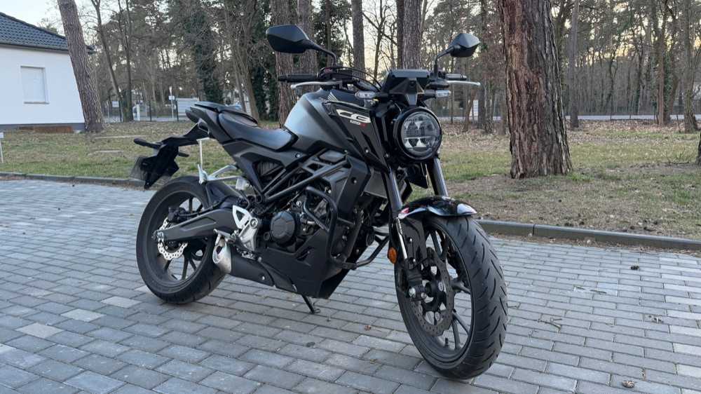 Honda CB 125 der Fahrschule Toros für B196 und A1