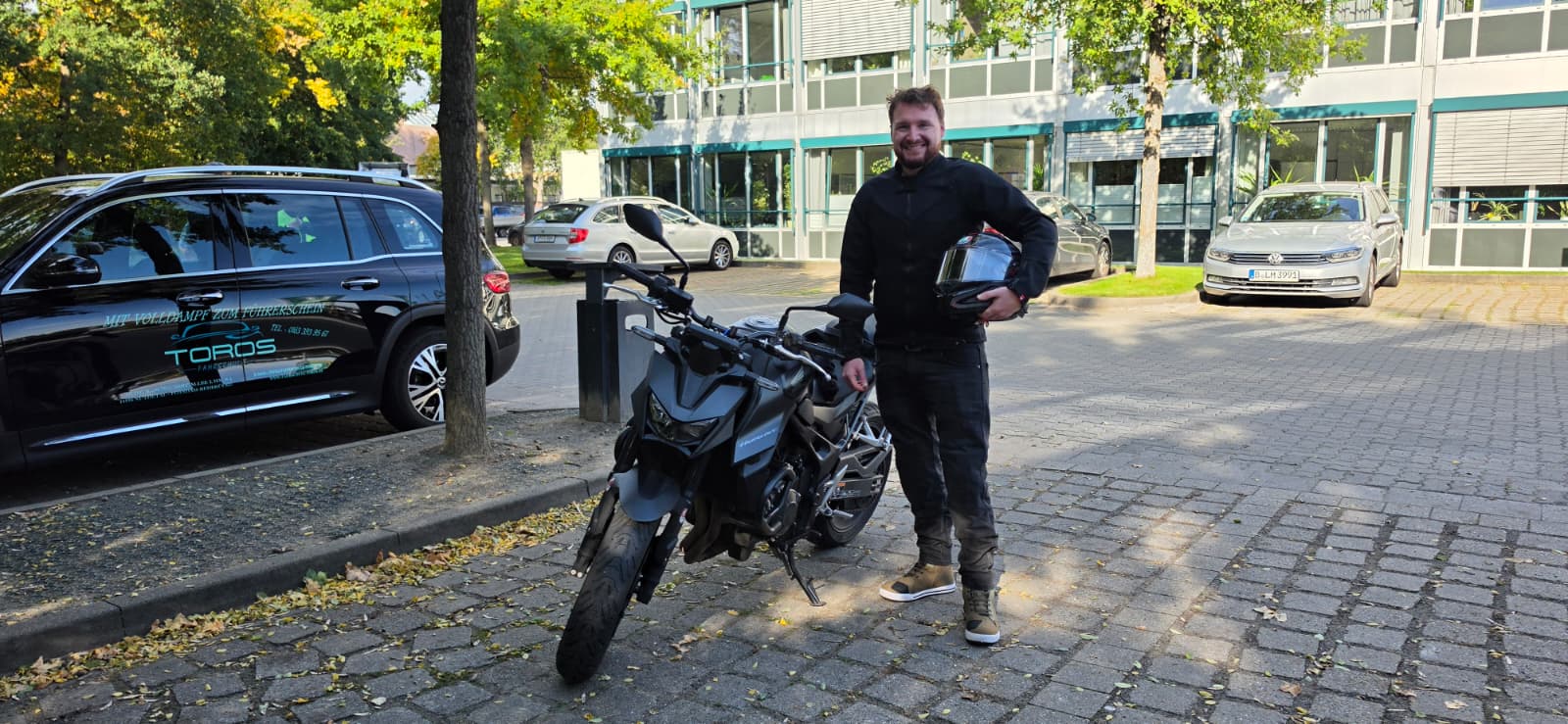 Fahrschüler:in der Fahrschule Toros mit bestandener Prüfung
